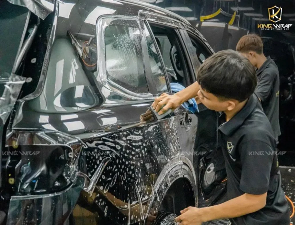 Dán PPF Kính Lái Xe Ô Tô BMW X7 14 z6895210809853_c7e176b644ec3929a4746dd8c64fc23b-1050x800.jpg